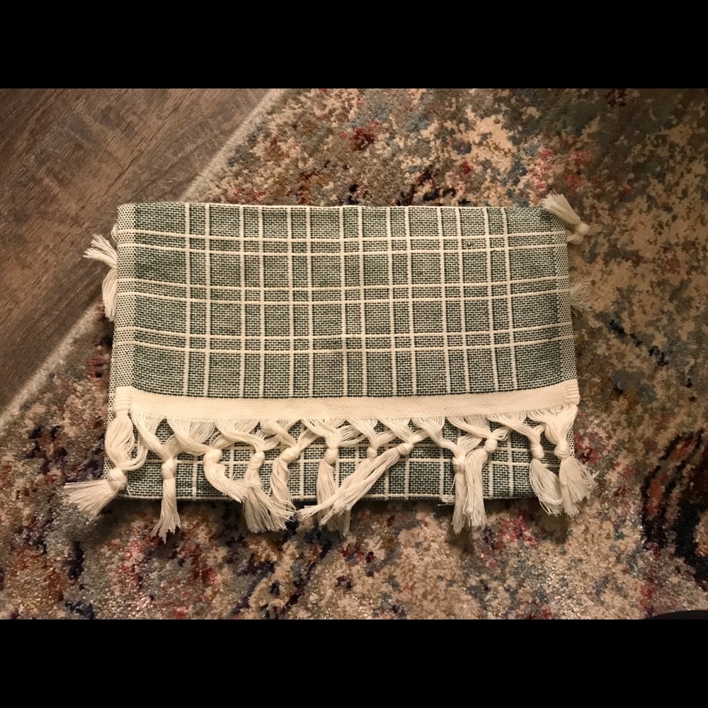 spanish knit green clutch - never used